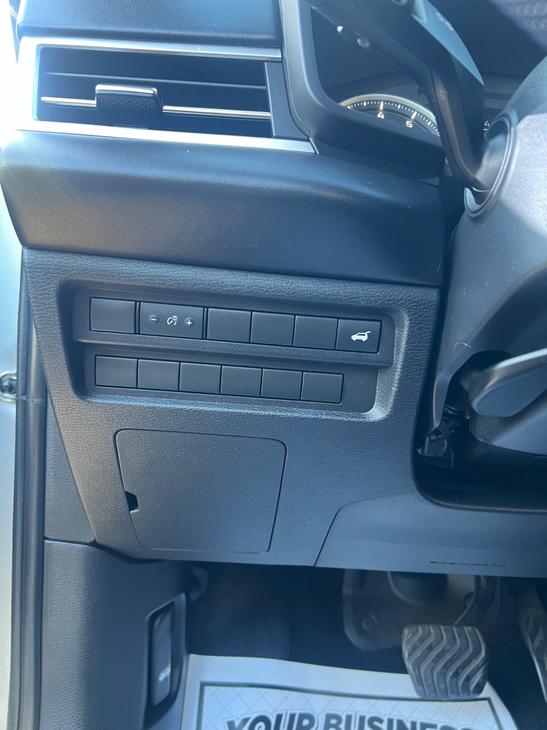 Photo 31 of this MITSUBISHI OUTLANDER