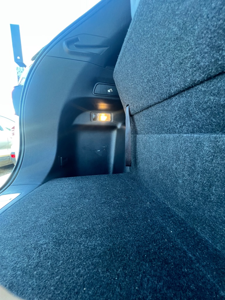 Photo 11 of this MITSUBISHI OUTLANDER