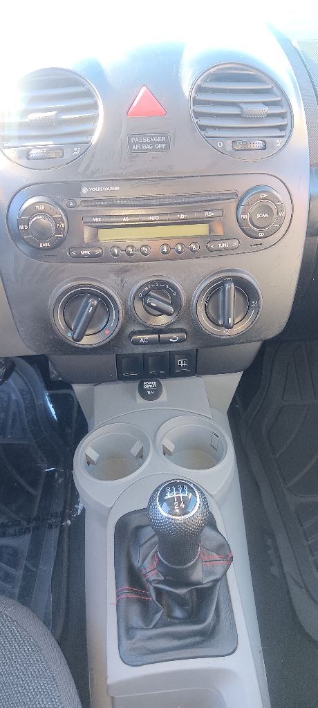 Photo 11 of this VOLKSWAGEN NEW BEETLE