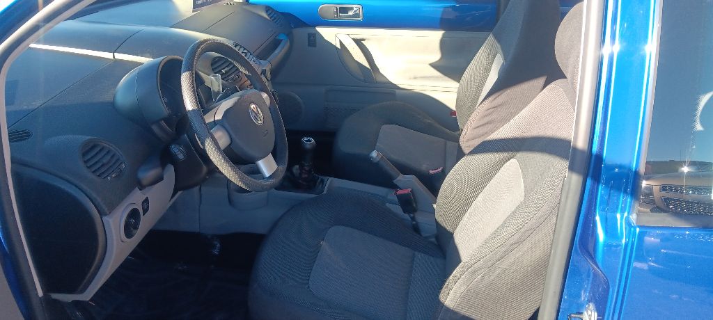 Photo 10 of this VOLKSWAGEN NEW BEETLE