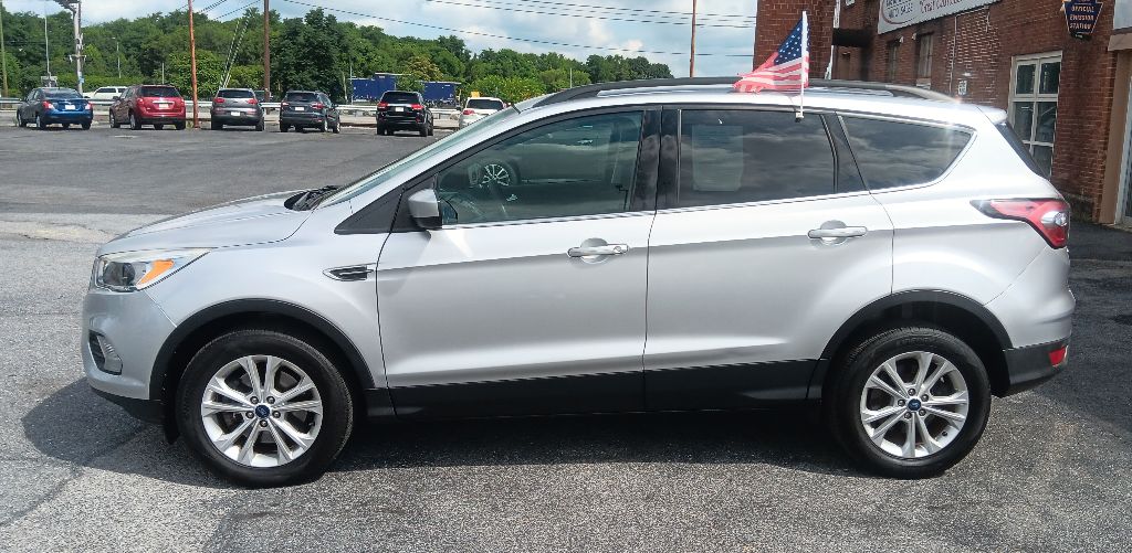 Photo 2 of this FORD ESCAPE