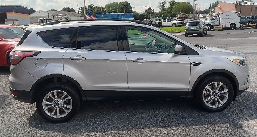 Photo 6 of this FORD ESCAPE