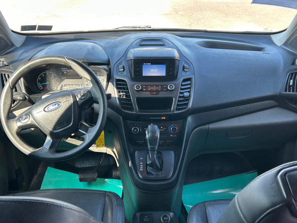 Photo 13 of this FORD TRANSIT CONNECT