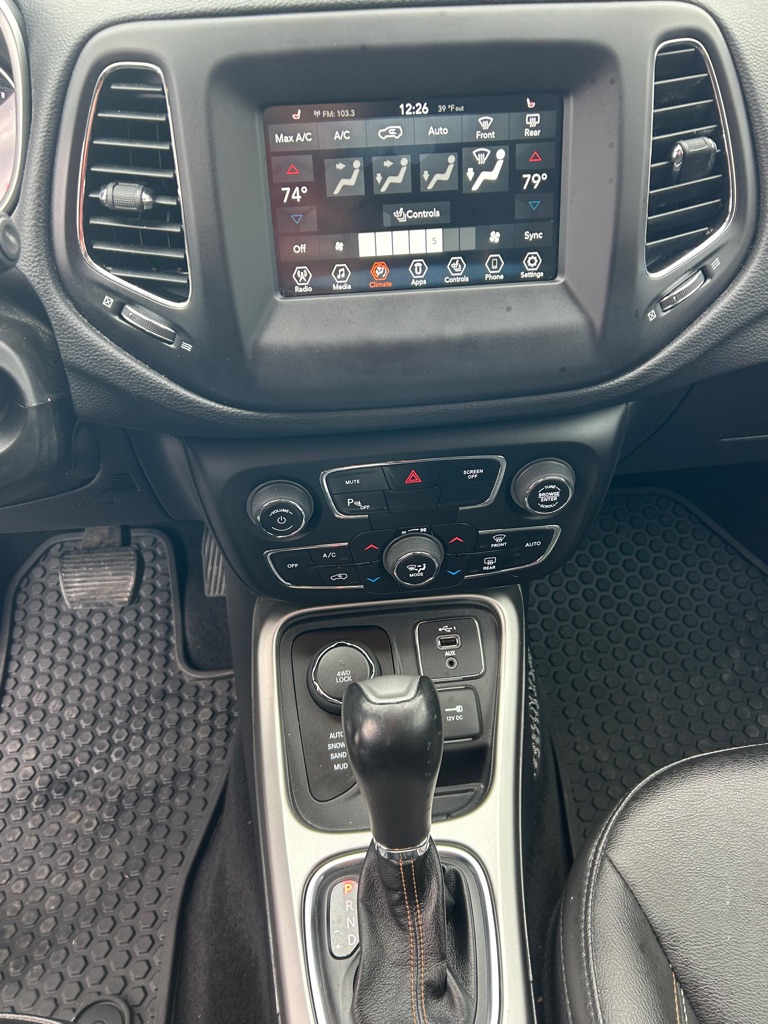 Photo 16 of this JEEP COMPASS