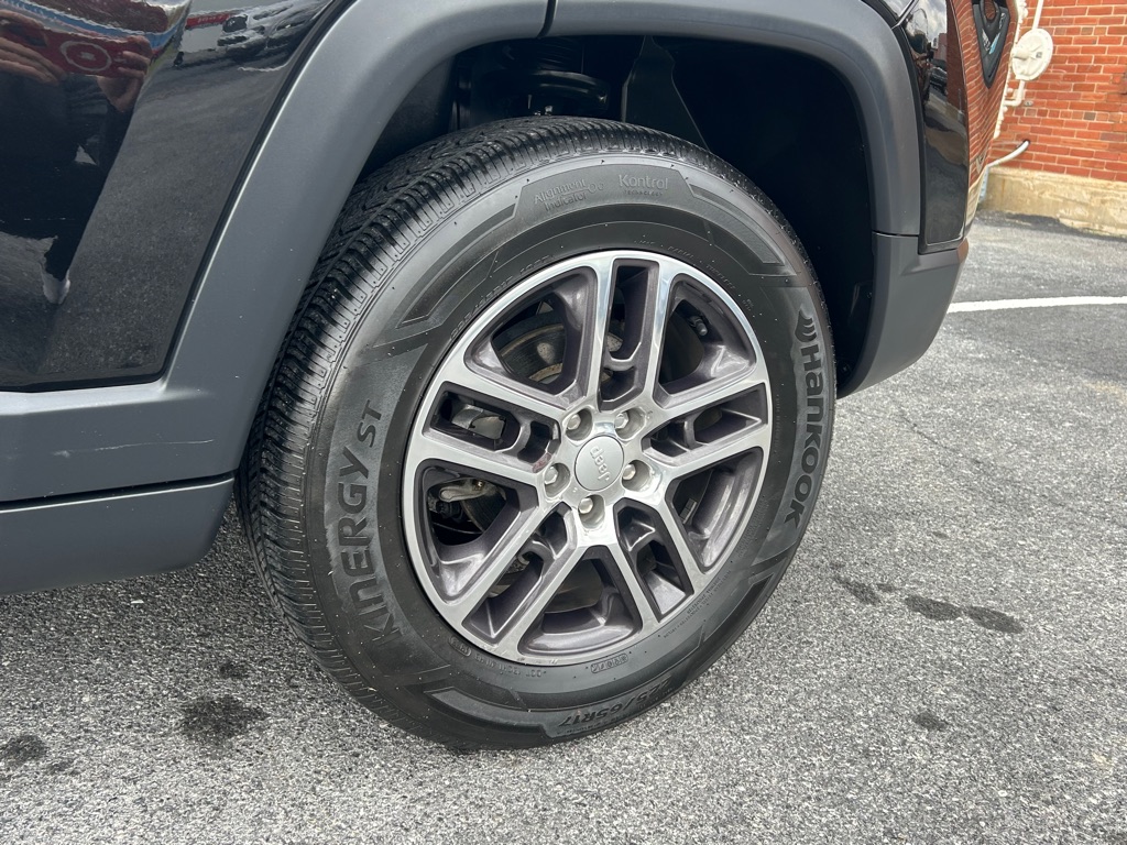 Photo 9 of this JEEP COMPASS