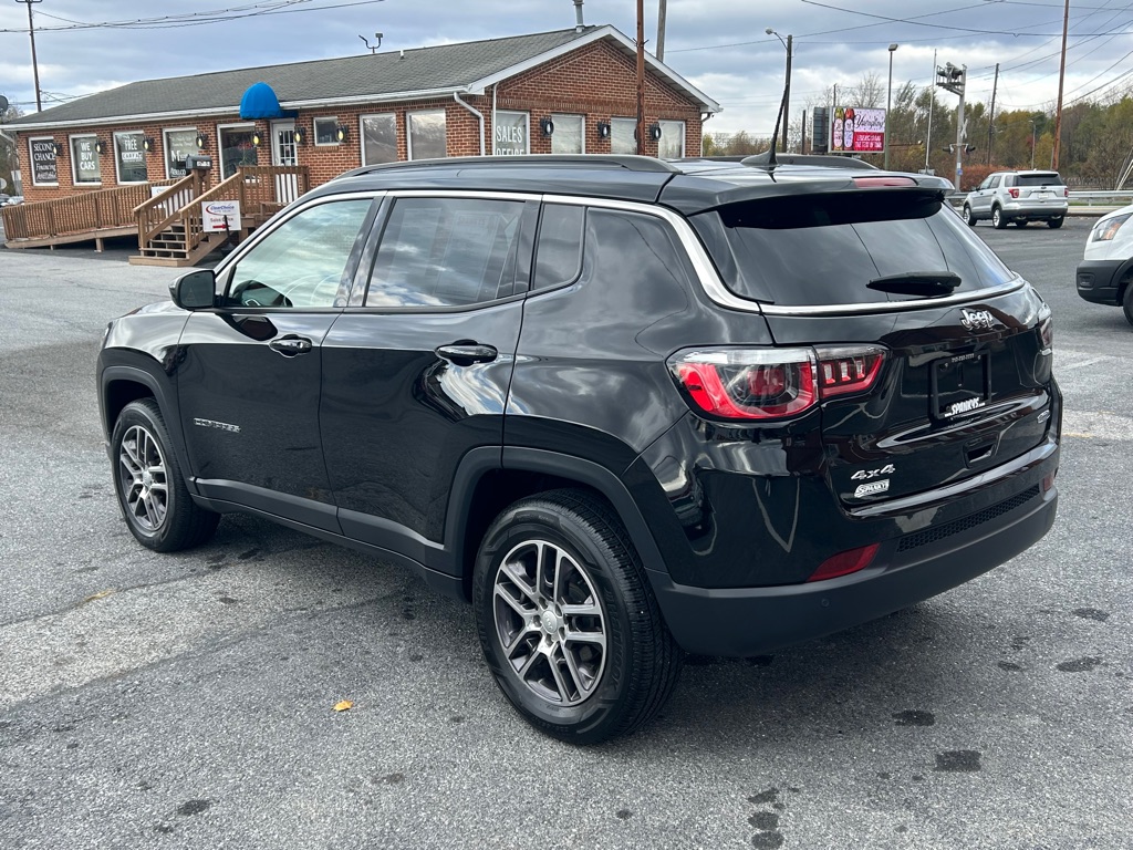 Photo 3 of this JEEP COMPASS