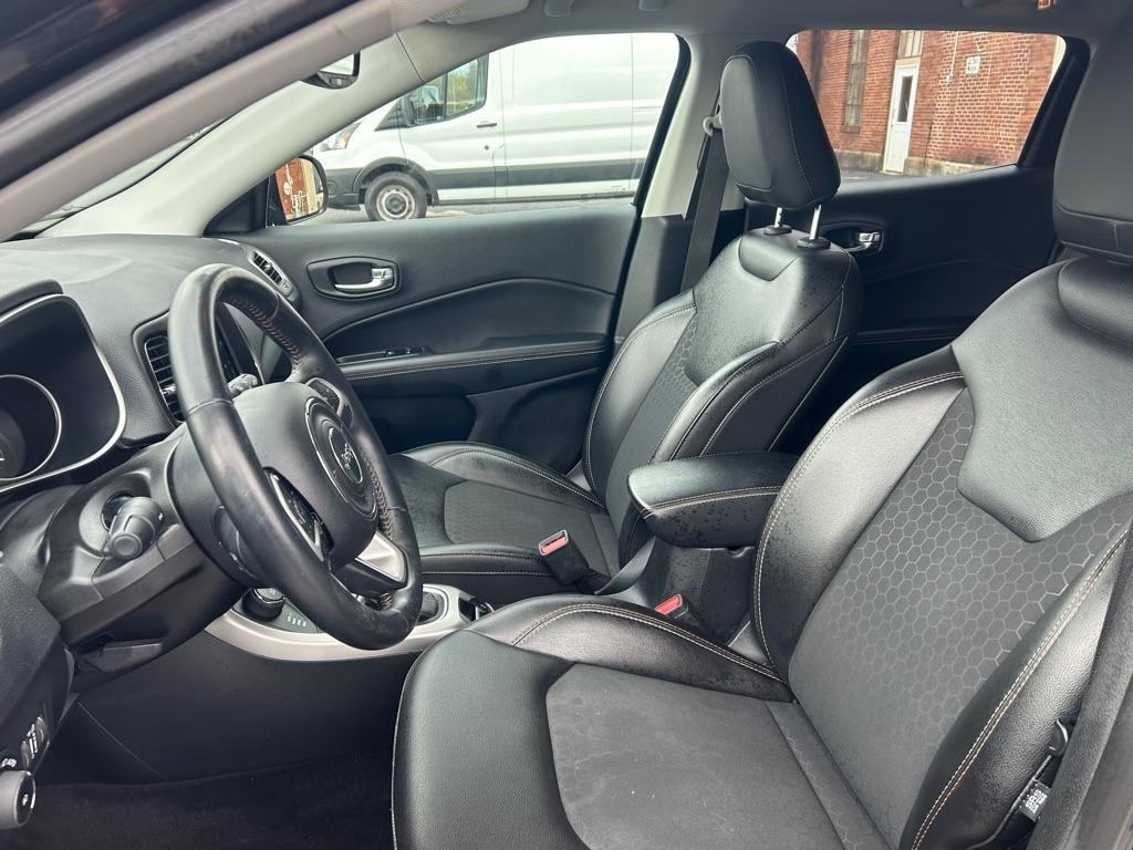 Photo 15 of this JEEP COMPASS