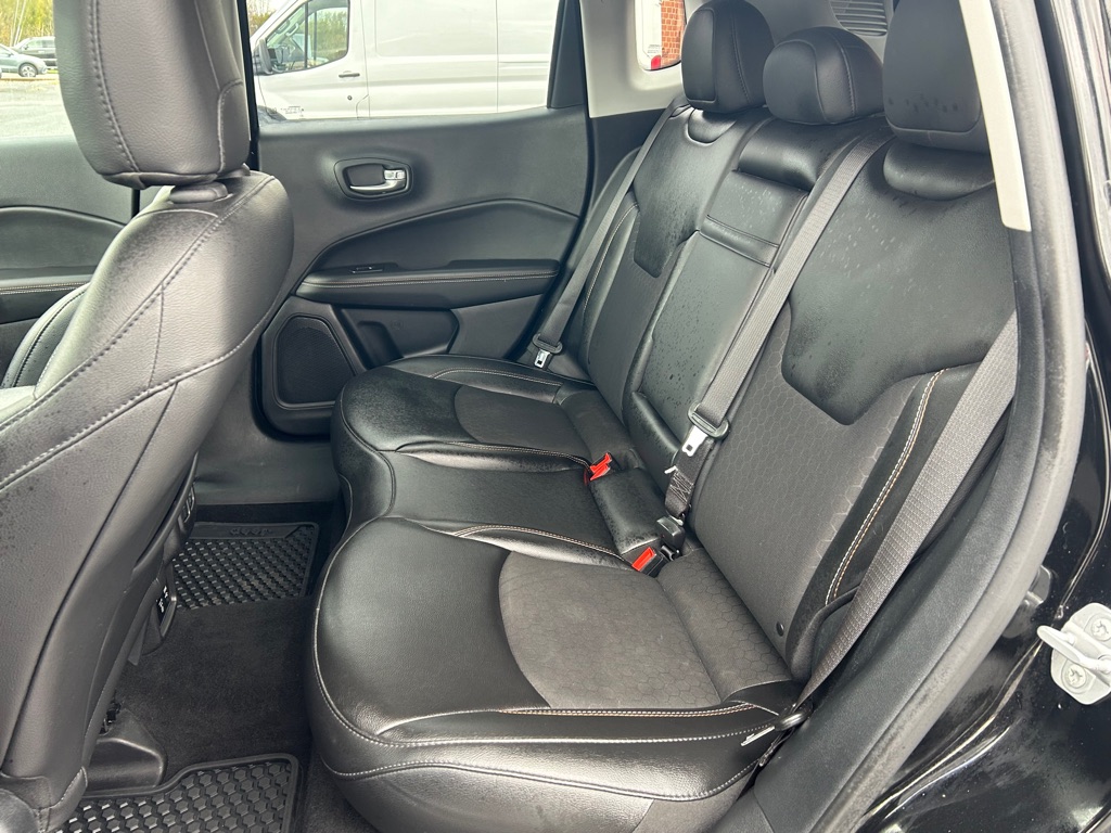 Photo 14 of this JEEP COMPASS