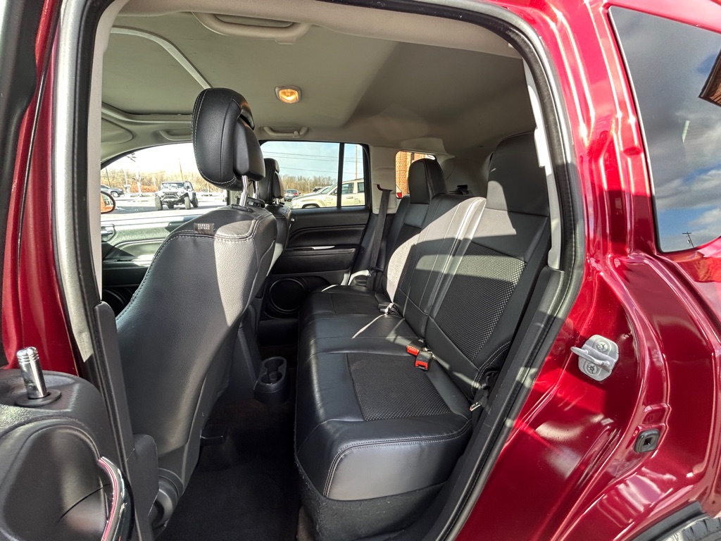 Photo 13 of this JEEP COMPASS.