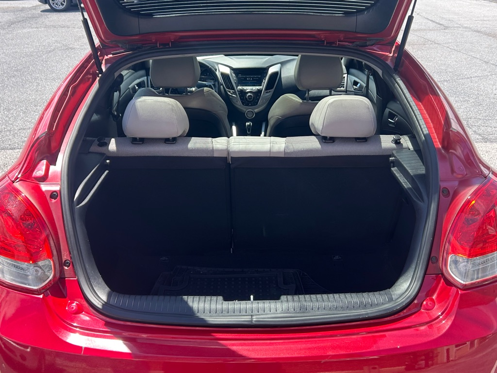 Photo 10 of this HYUNDAI VELOSTER