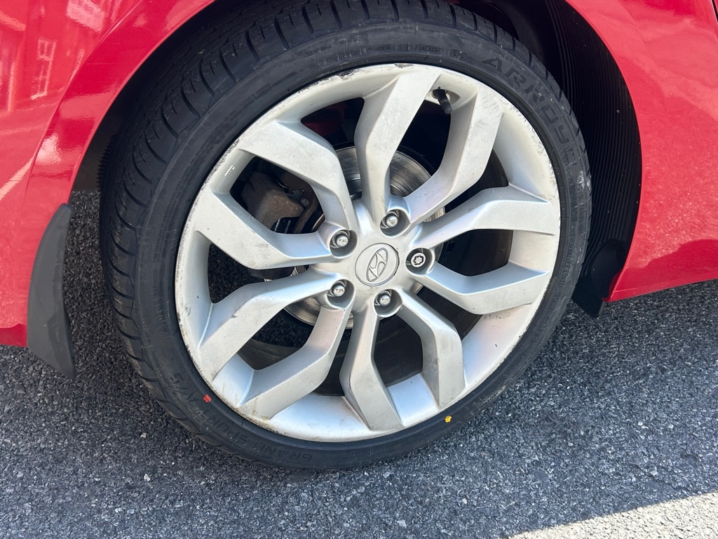 Photo 9 of this HYUNDAI VELOSTER