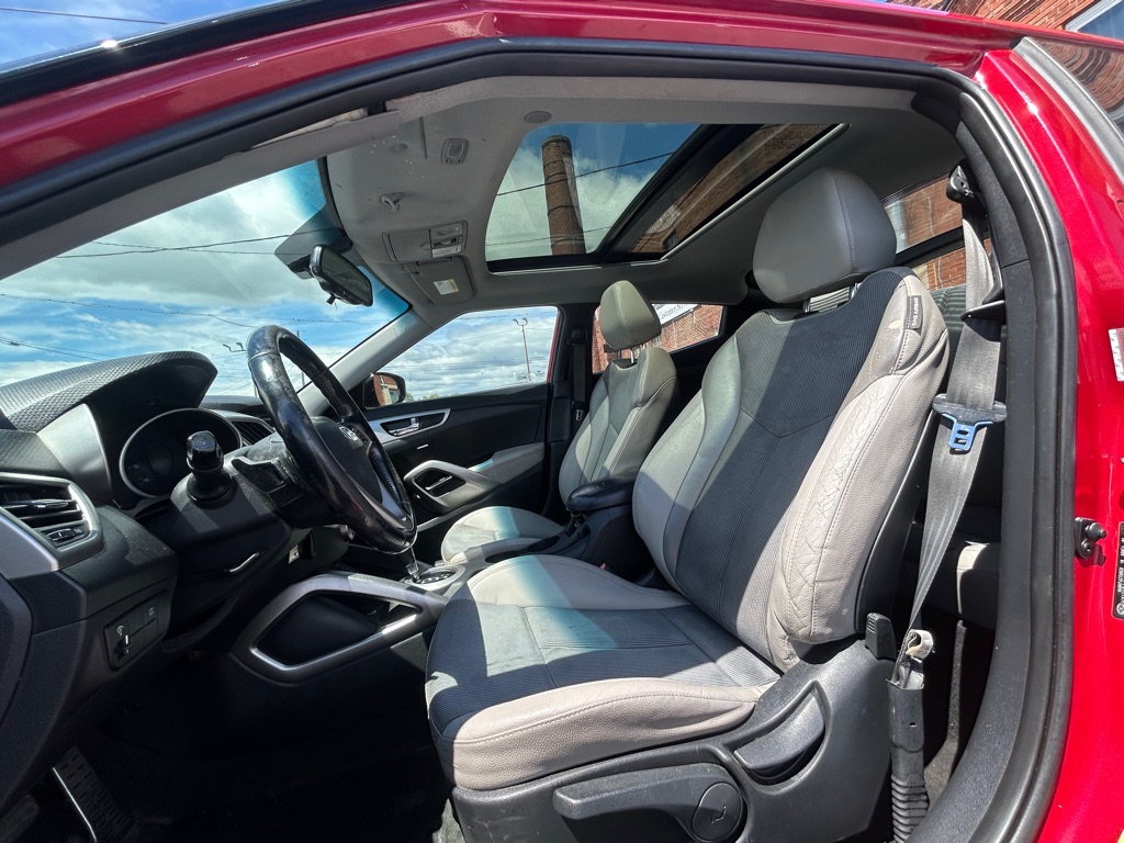 Photo 13 of this HYUNDAI VELOSTER