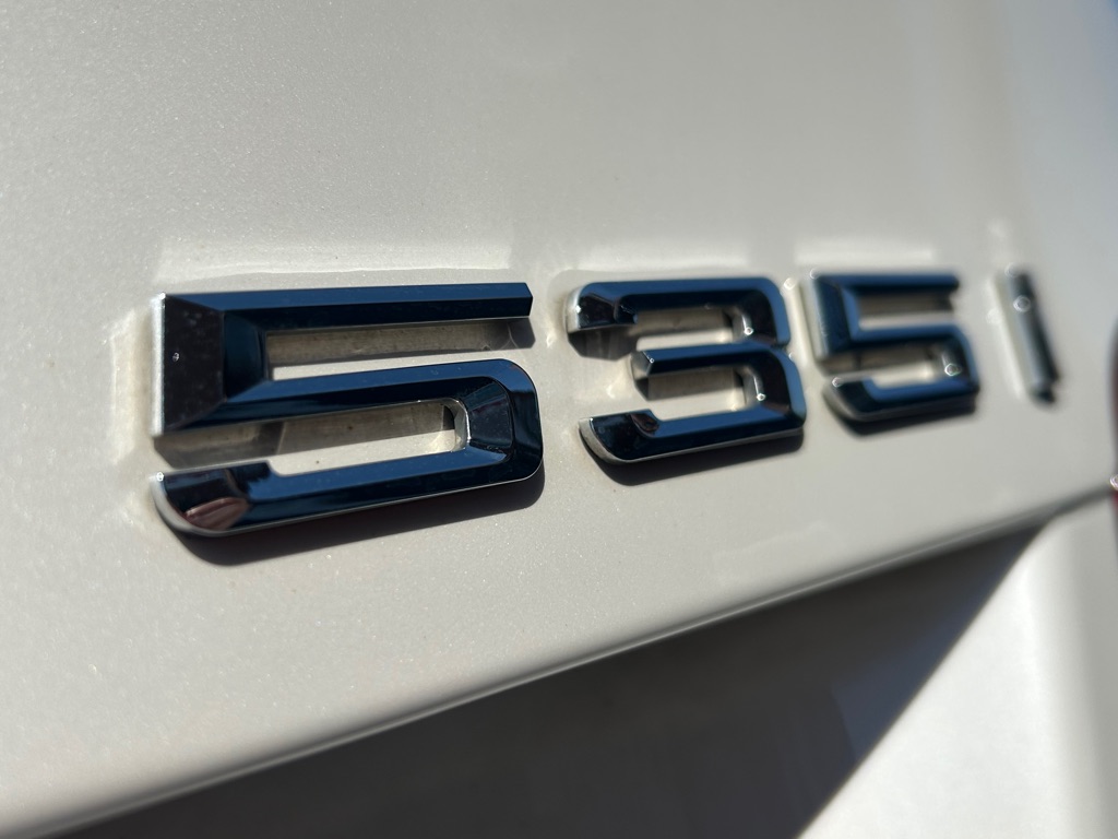 Photo 10 of this BMW 5 SERIES