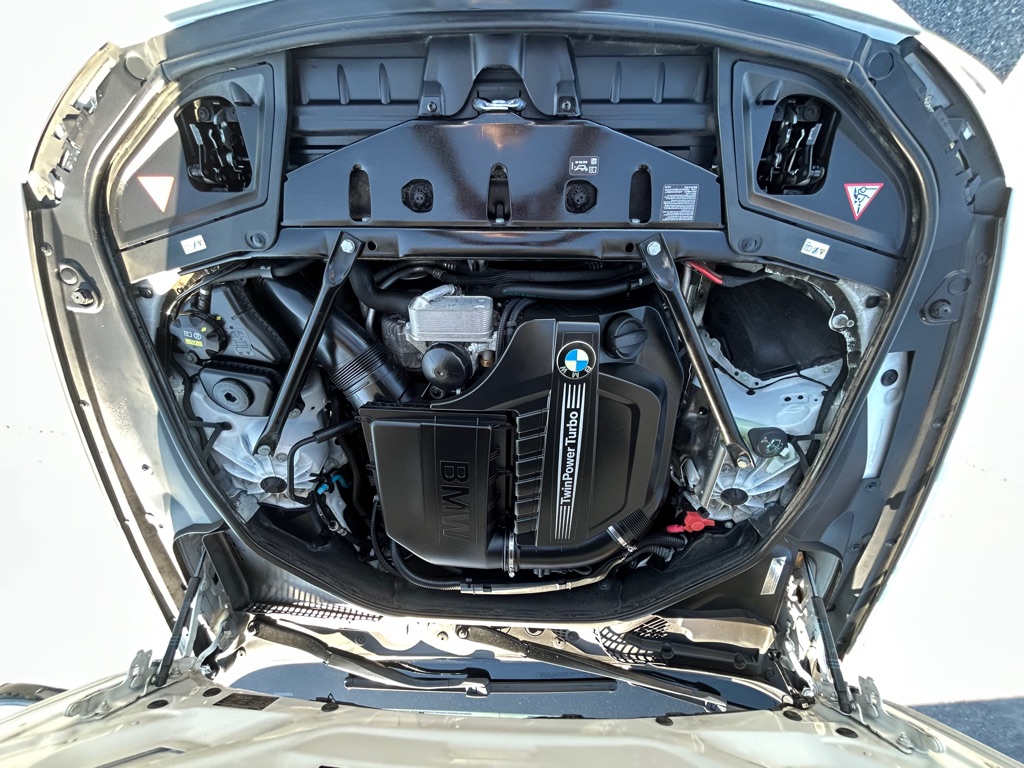 Photo 17 of this BMW 5 SERIES
