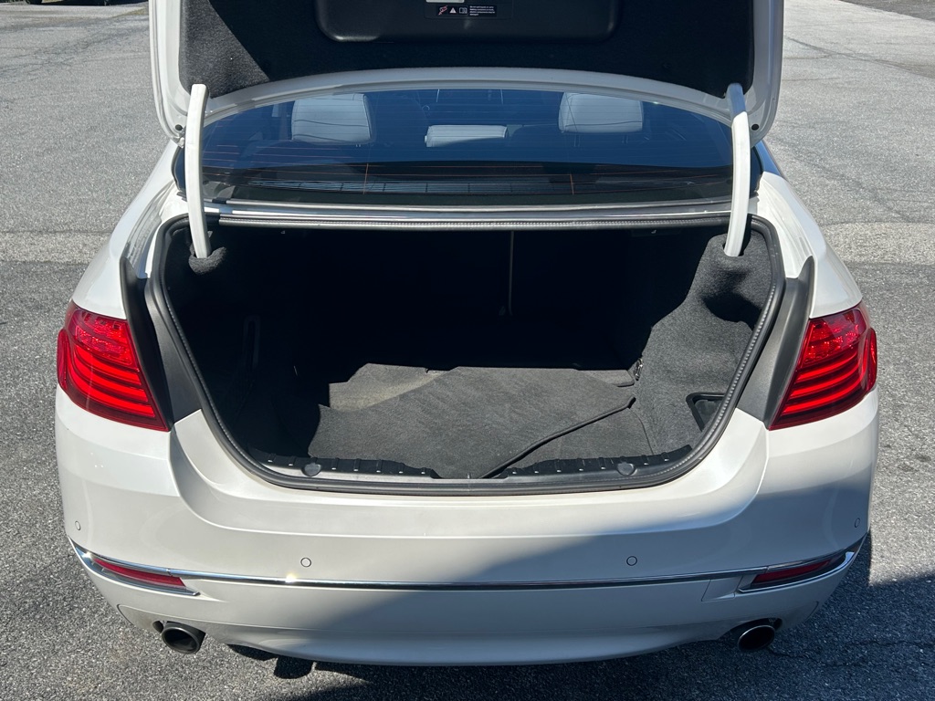 Photo 11 of this BMW 5 SERIES
