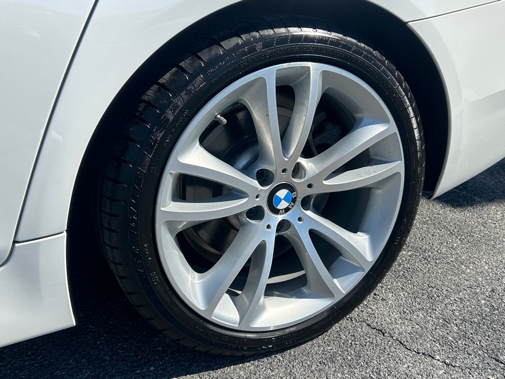 Photo 9 of this BMW 5 SERIES