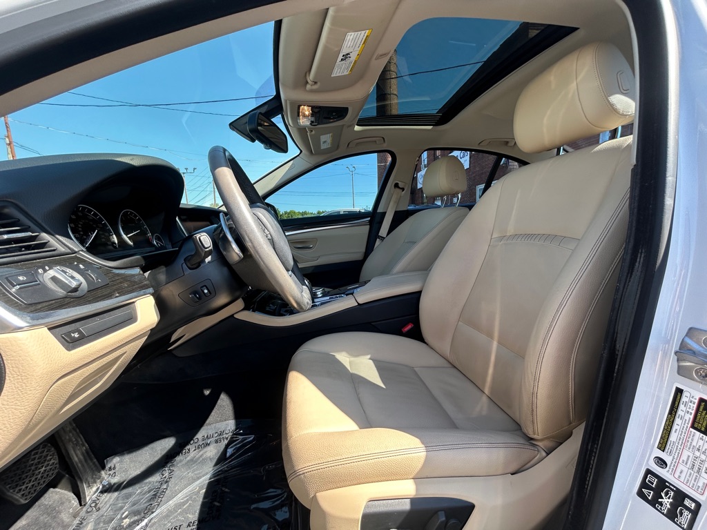 Photo 14 of this BMW 5 SERIES