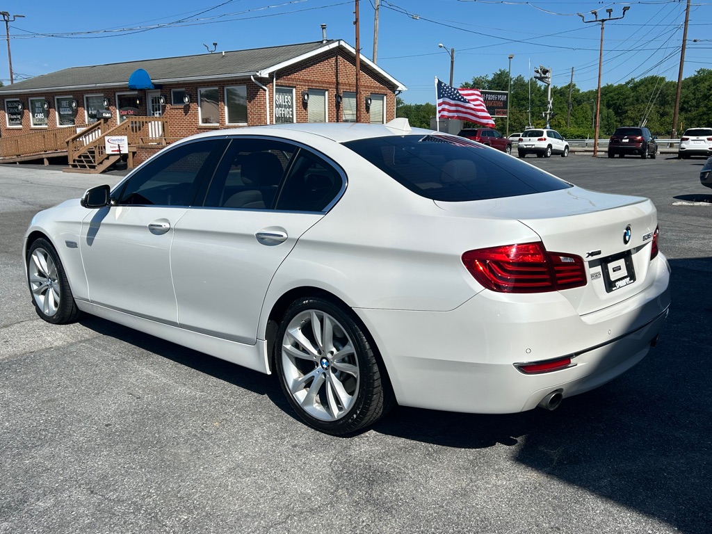Photo 3 of this BMW 5 SERIES