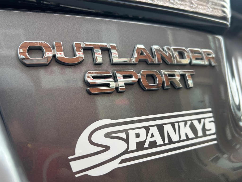 Photo 10 of this MITSUBISHI OUTLANDER SPORT