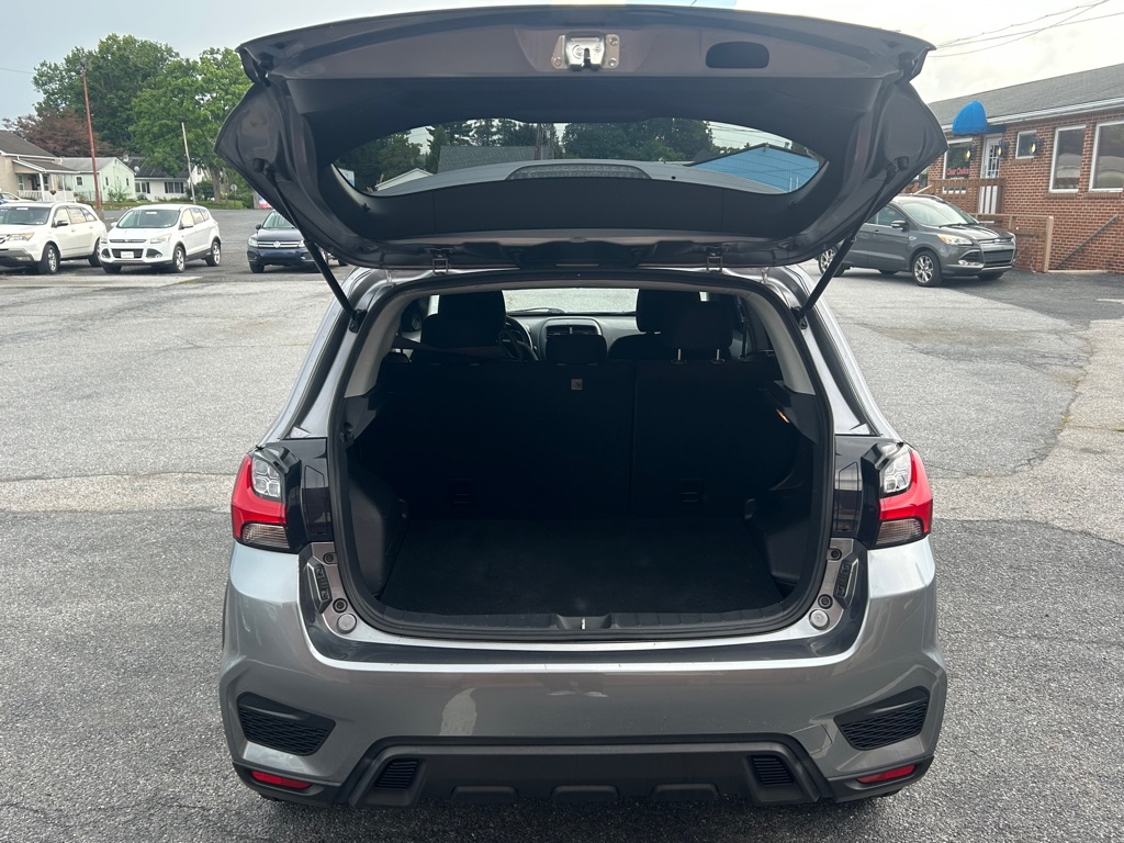 Photo 12 of this MITSUBISHI OUTLANDER SPORT