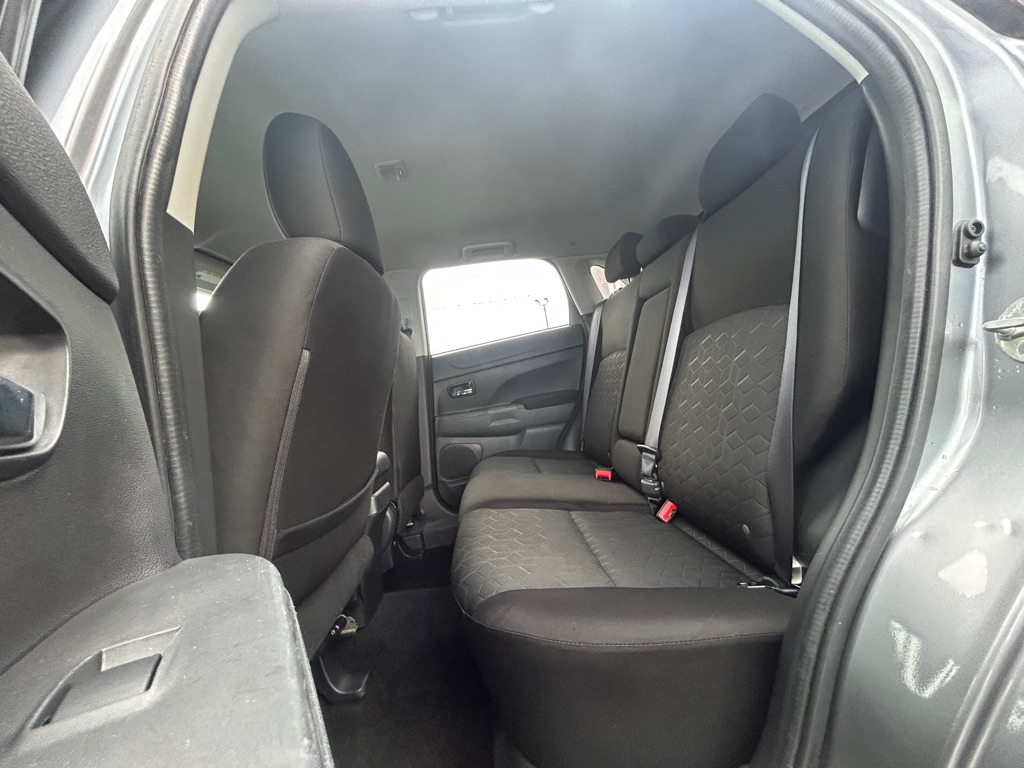 Photo 14 of this MITSUBISHI OUTLANDER SPORT