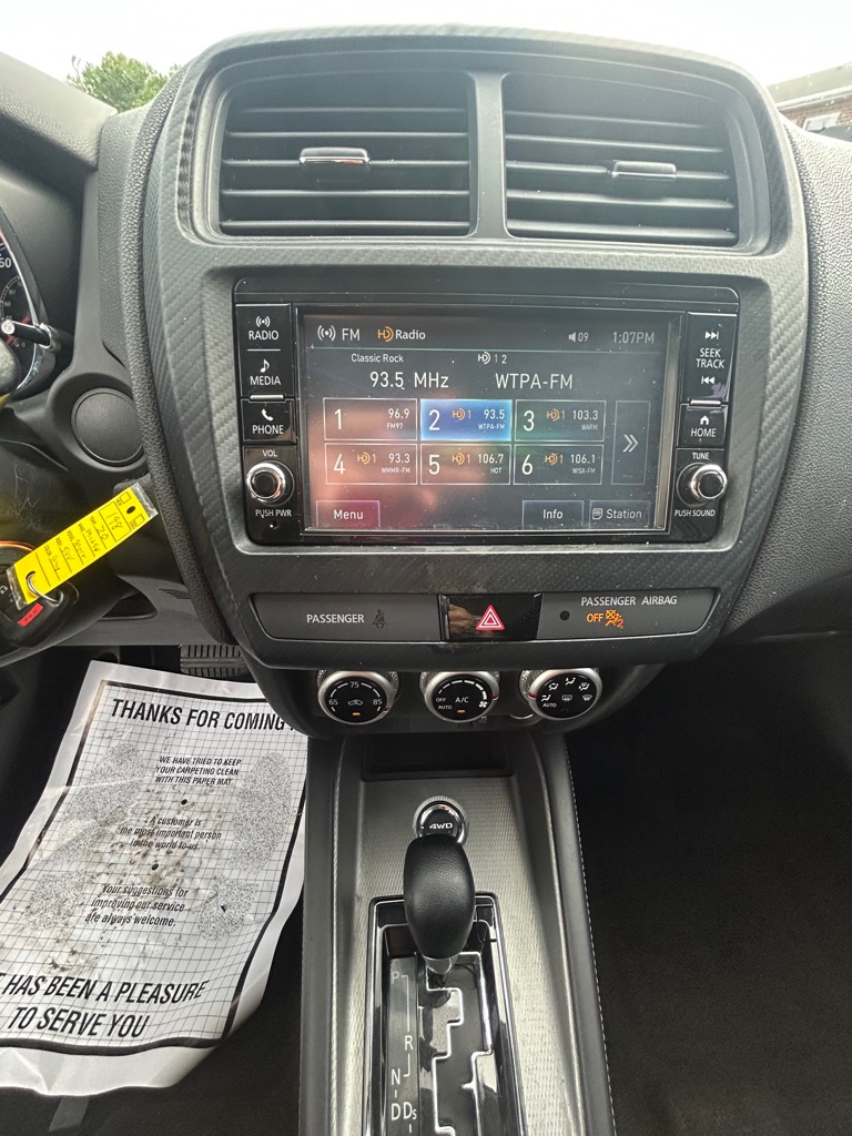 Photo 16 of this MITSUBISHI OUTLANDER SPORT