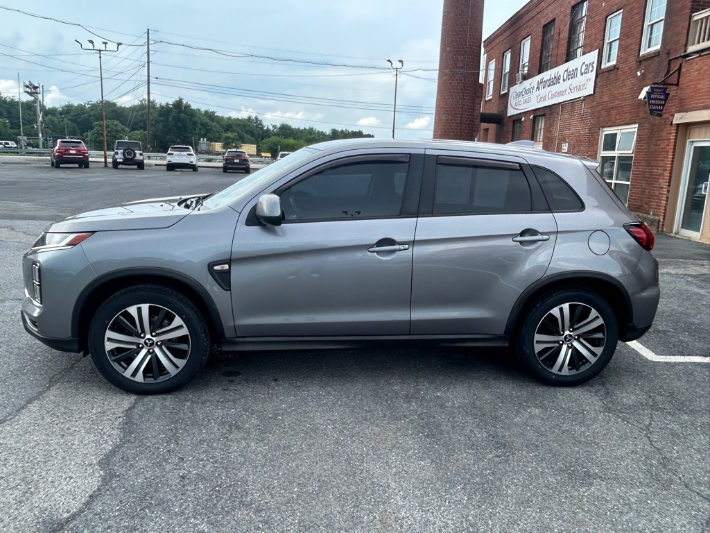 Photo 2 of this MITSUBISHI OUTLANDER SPORT