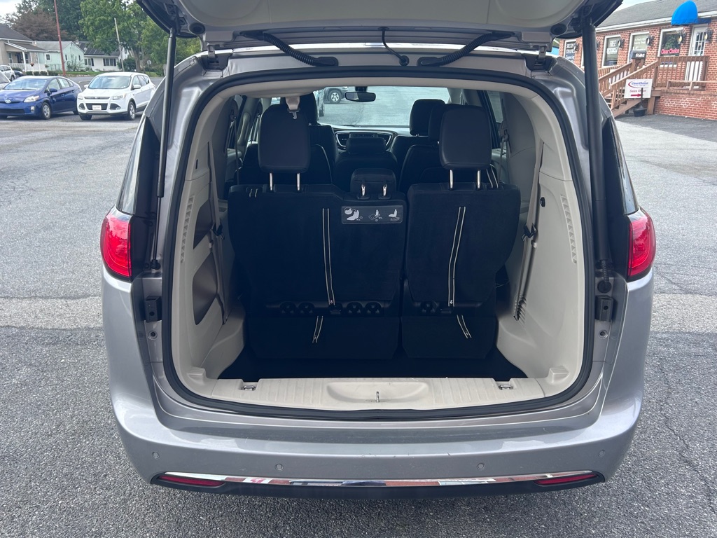 Photo 10 of this CHRYSLER PACIFICA