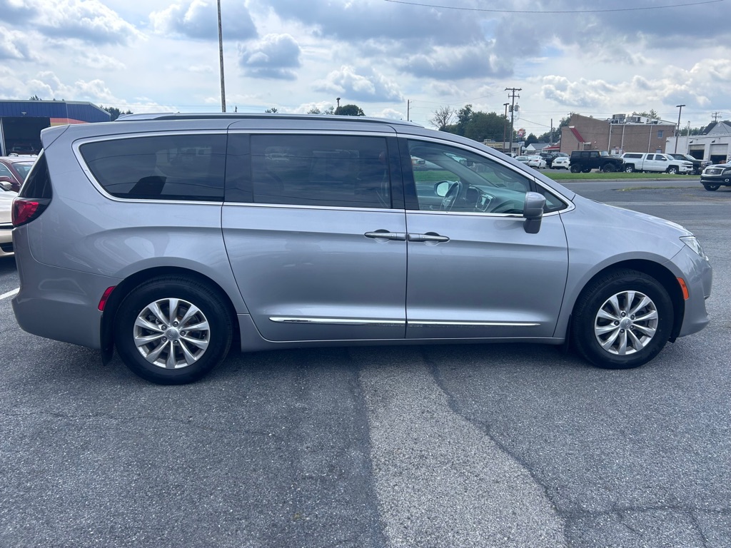 Photo 6 of this CHRYSLER PACIFICA