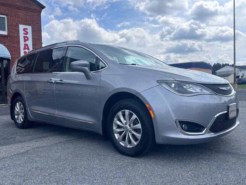 Photo 7 of this CHRYSLER PACIFICA