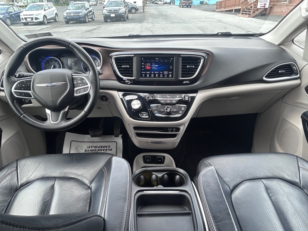 Photo 13 of this CHRYSLER PACIFICA