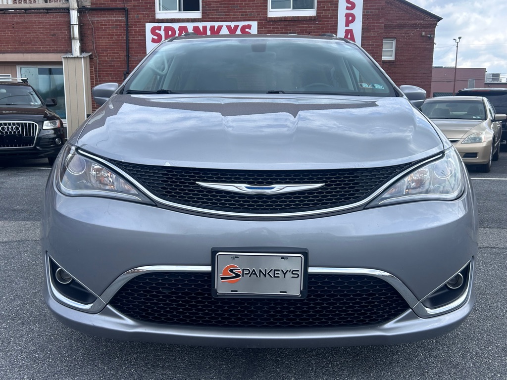 Photo 8 of this CHRYSLER PACIFICA