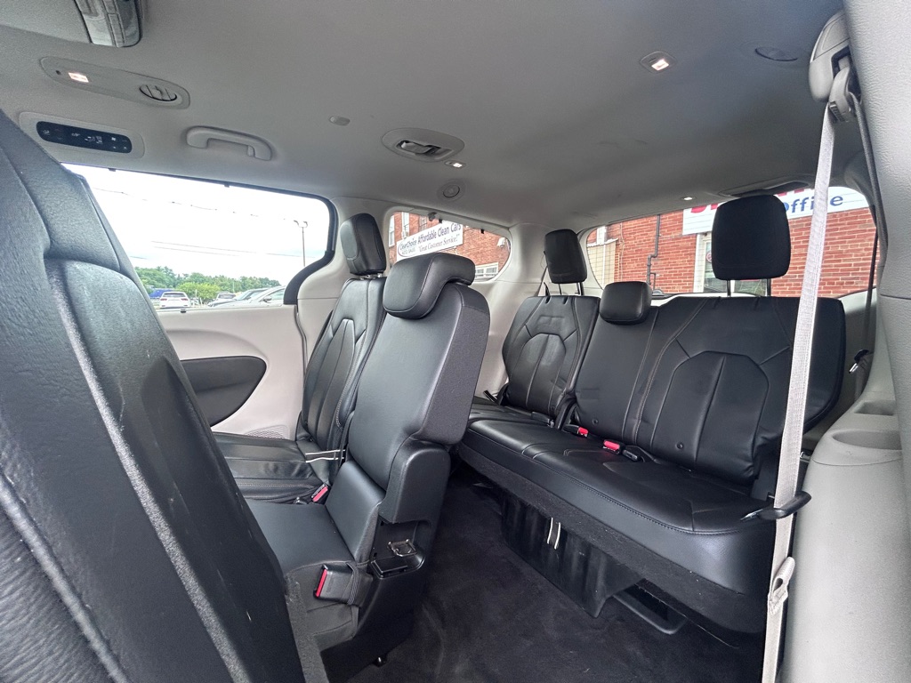 Photo 11 of this CHRYSLER PACIFICA