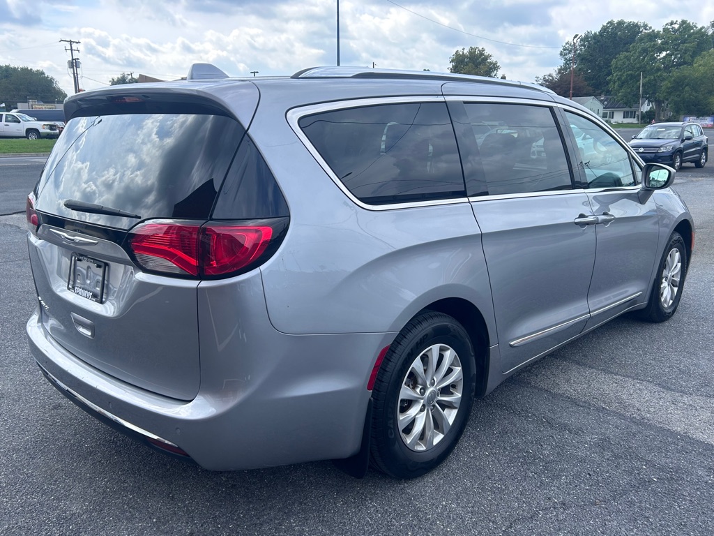Photo 5 of this CHRYSLER PACIFICA