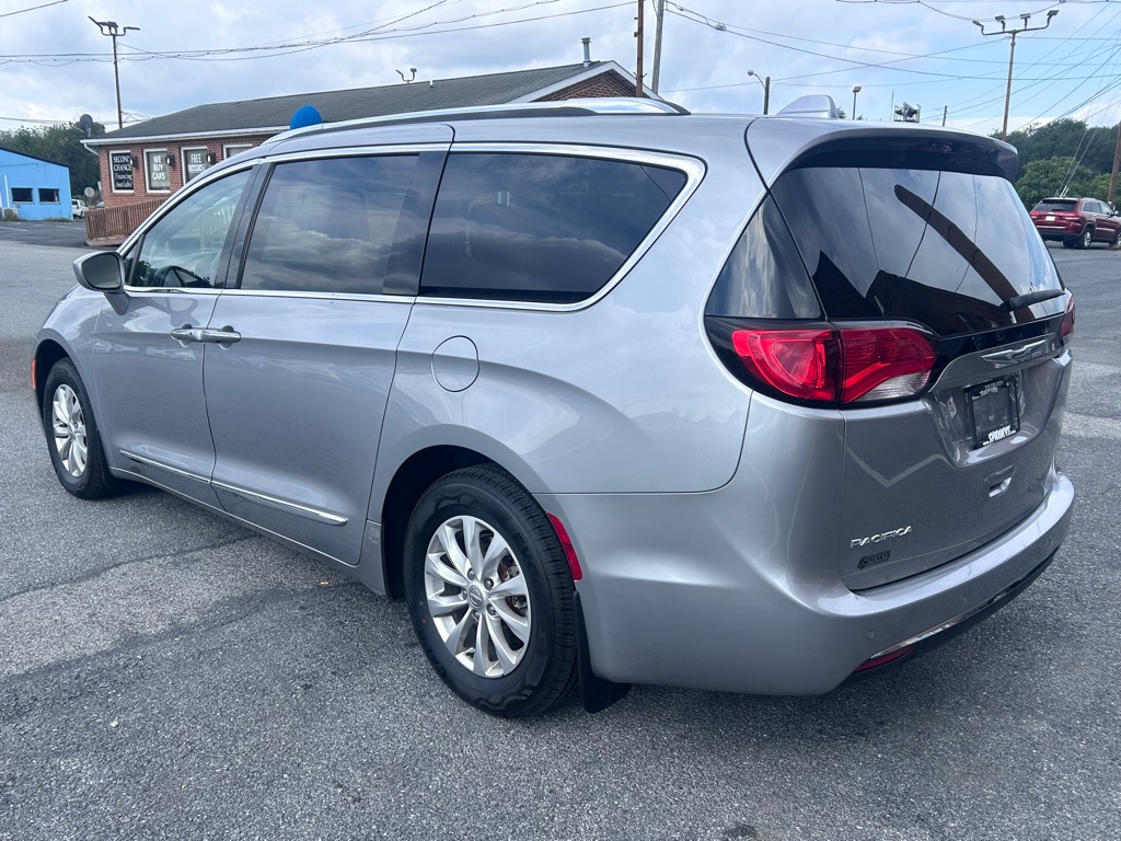 Photo 3 of this CHRYSLER PACIFICA