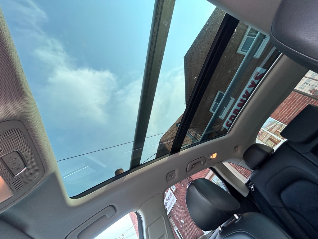 Photo 16 of this AUDI Q5