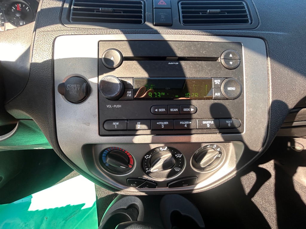 Photo 13 of this FORD FOCUS