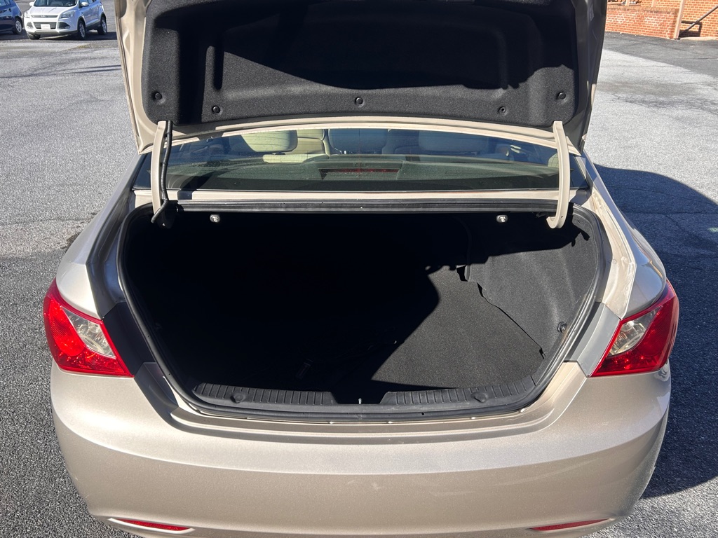 Photo 10 of this HYUNDAI SONATA