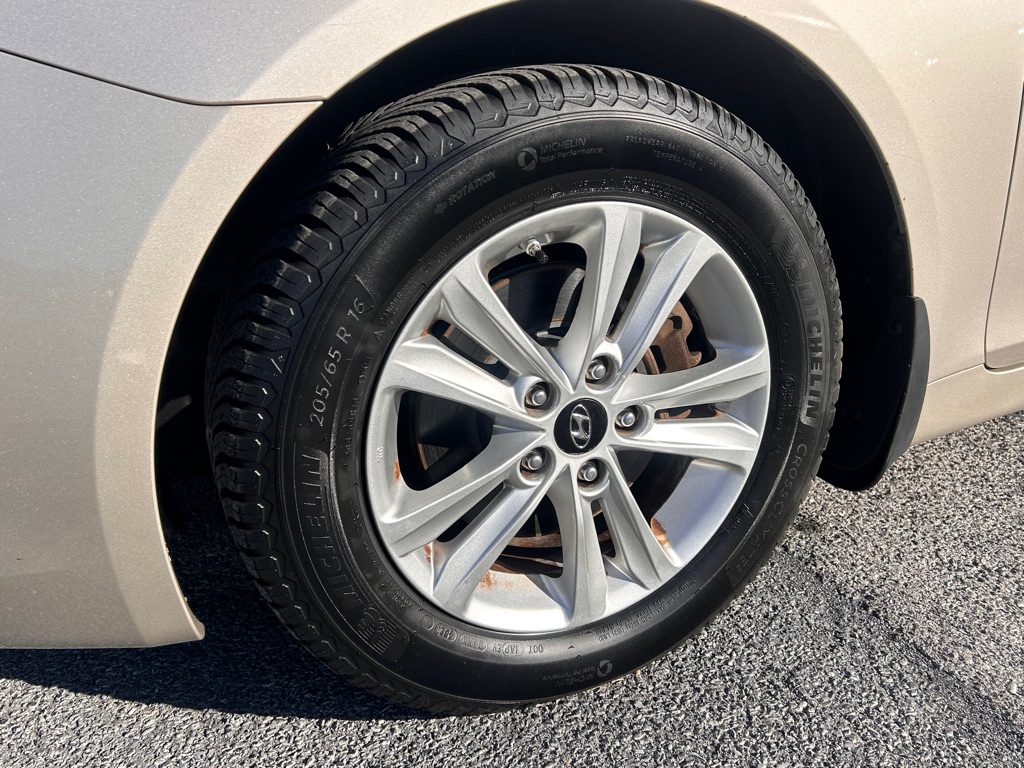 Photo 9 of this HYUNDAI SONATA