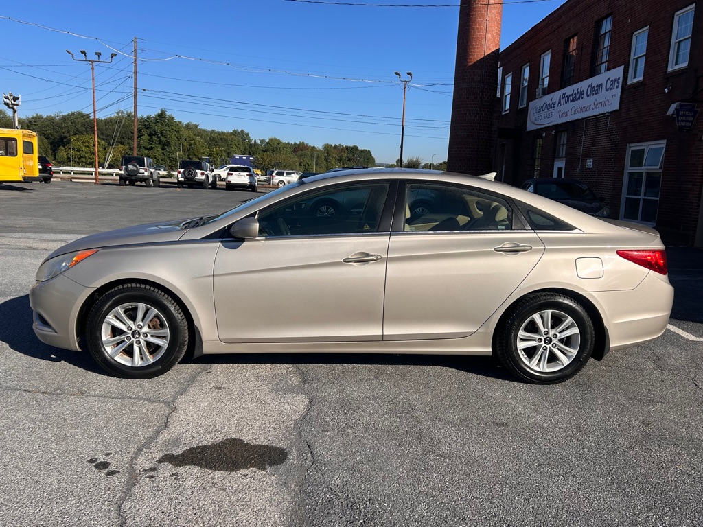 Photo 2 of this HYUNDAI SONATA