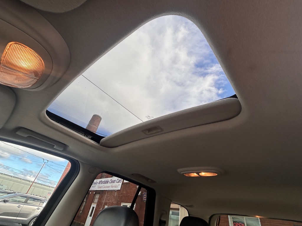 Photo 16 of this GMC ENVOY