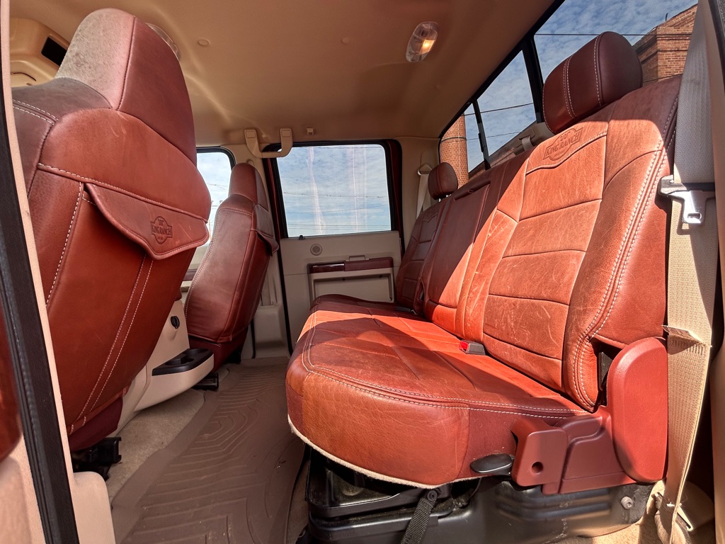 Photo 13 of this FORD F-350 SUPER DUT