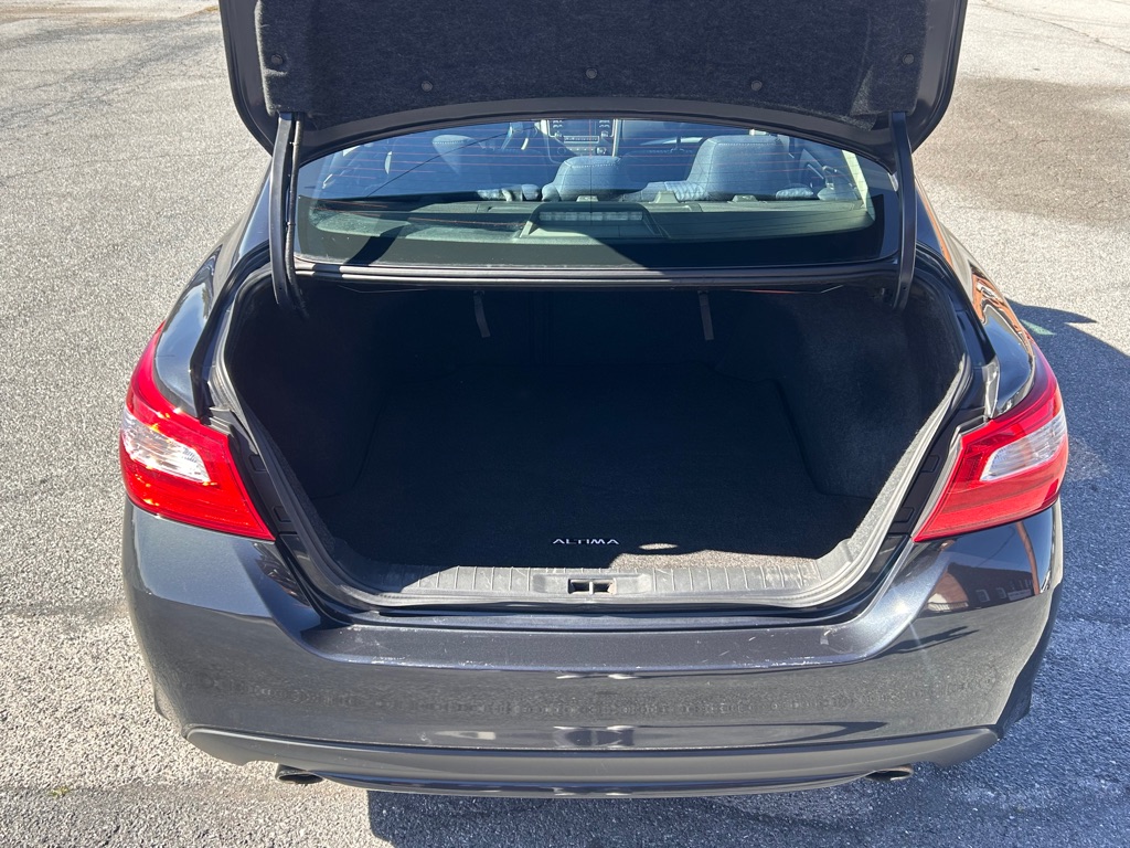 Photo 10 of this NISSAN ALTIMA
