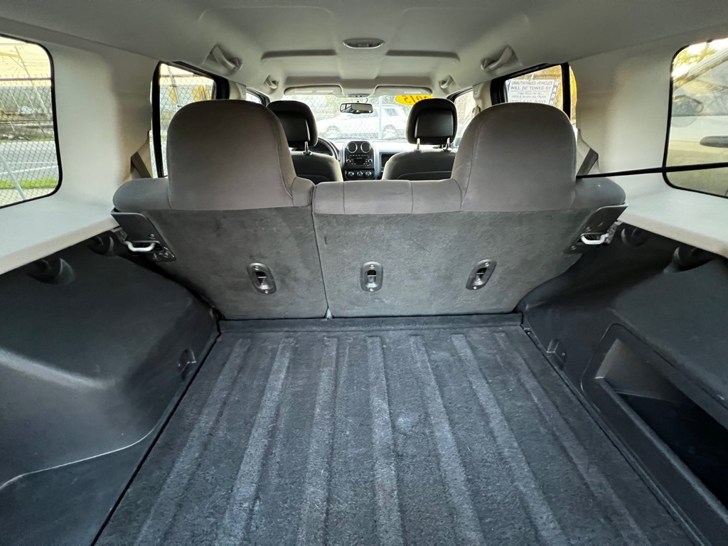 Photo 13 of this JEEP PATRIOT