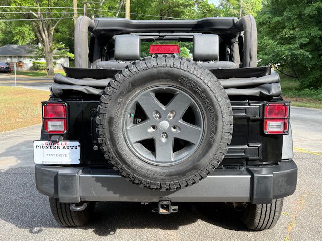 2010 Jeep Wrangler #26