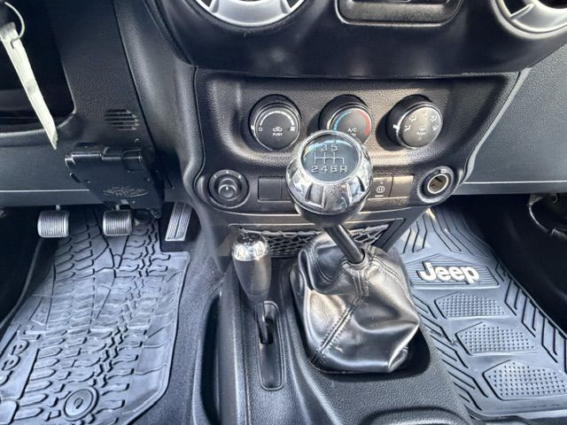 2011 Jeep Wrangler #28