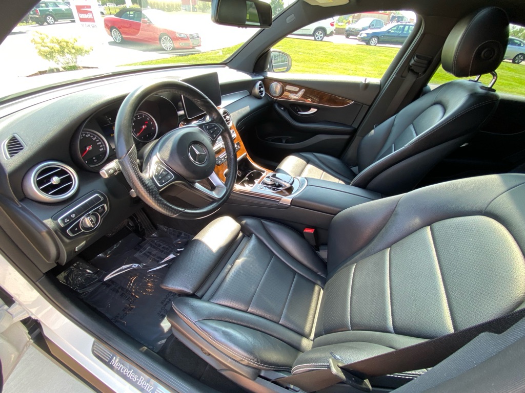2016 Volvo XC90 T6 Momentum photo 23