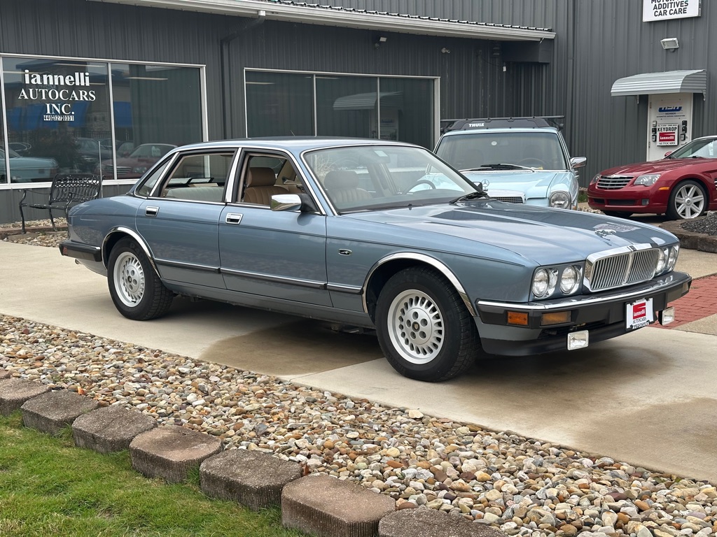 1990 Jaguar XJ6's photo