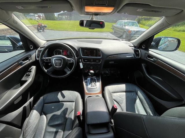 2010 Audi Q5 3.2 quattro Premium Plus - Image 2