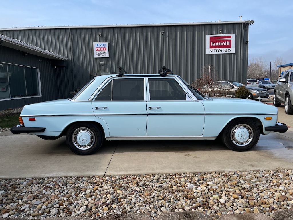 1975 MERCEDES-BENZ 280 for sale at Iannelli Autocars